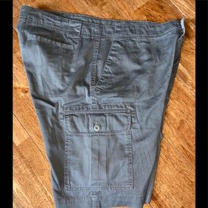 Woolrich Cargo Shorts Size 38 waist, Dark Gray Color, Length 21 inch